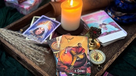 Tarot czy Wyrocznia, talia kart, świeca, kompas, tarot światła i cienia, wybór między Tarotem a Kartami Wyroczni, przewodnictwo w życiu, www.synergiepolska.pl